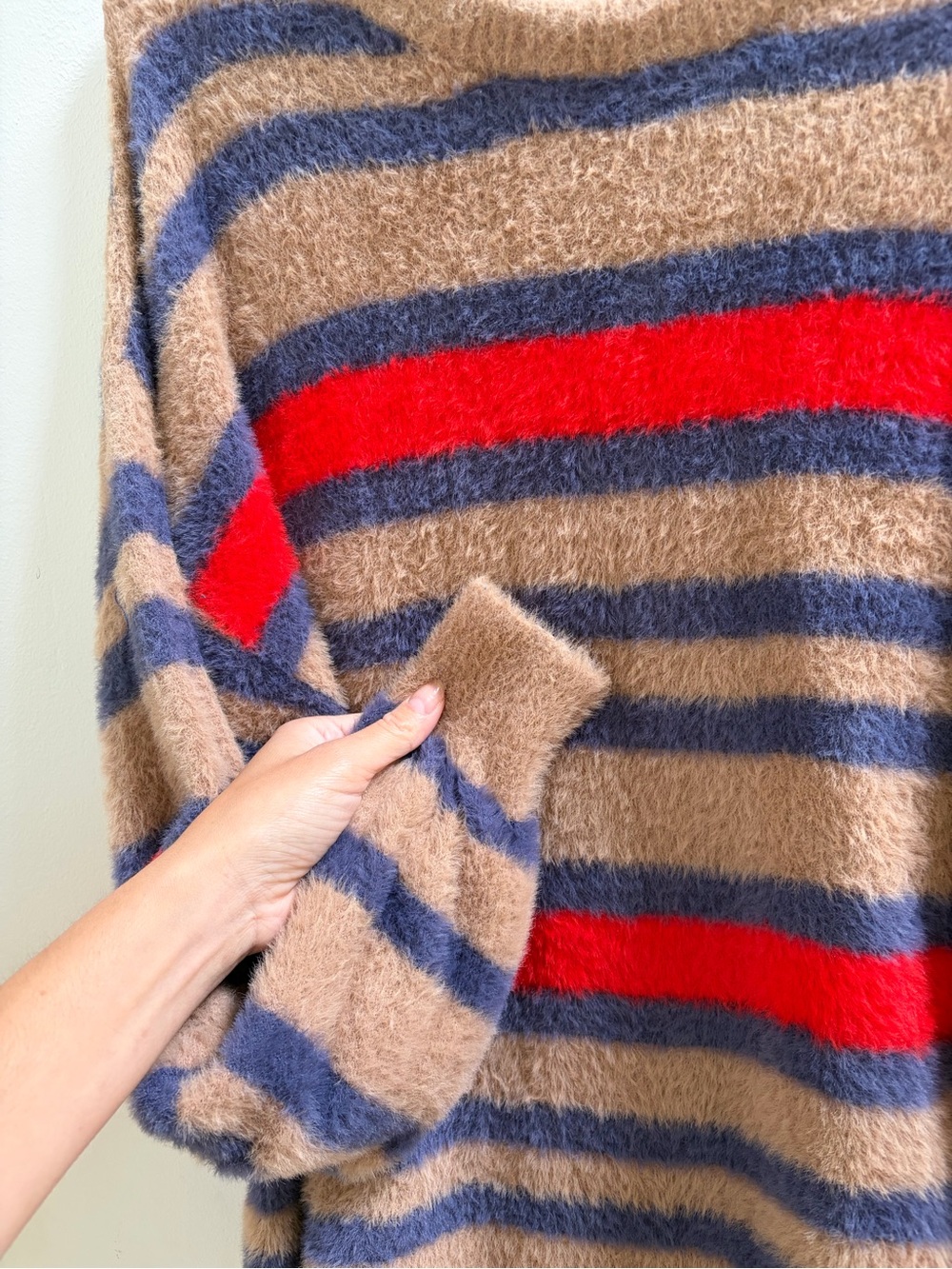 AERIE FUZZY SWEATSHIRT - Picture 4 of 5